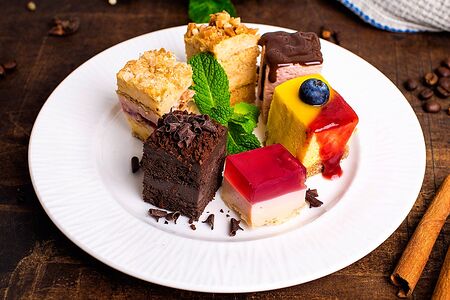 Ассорти пирожных
