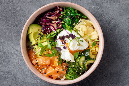 Покедон с лососем