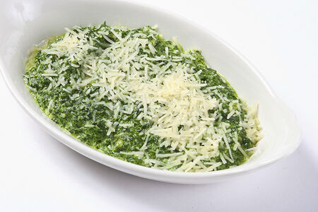 Шпинат со сливками и сыром пармиджано