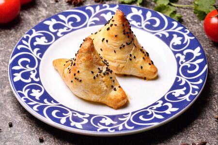 Самса с ветчиной и сливками