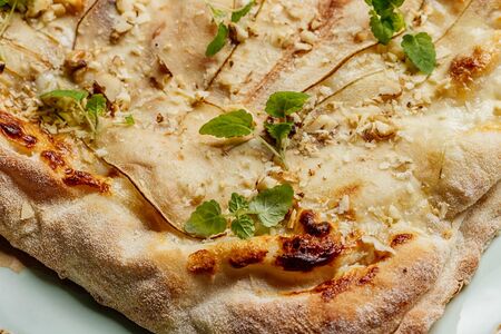 Пицца Груша и сыр дорблю