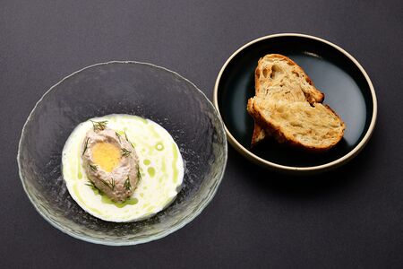 Риет из копченой форели с соусом из камамбера