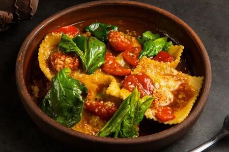 Равиоли с томлёными щёчками