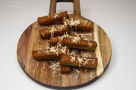 Гренки с чесноком и сыром