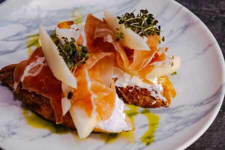 Парма, груша, козий сыр Шевр