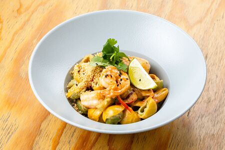 Орекьетте с креветками в соусе том ям