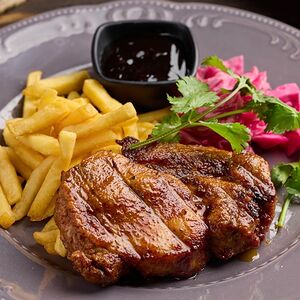 Стейк из cвинoй шеи