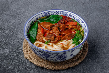 Шаньси рамен с тушеной говядиной