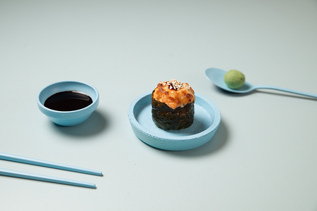 Запеченный гункан с угрем