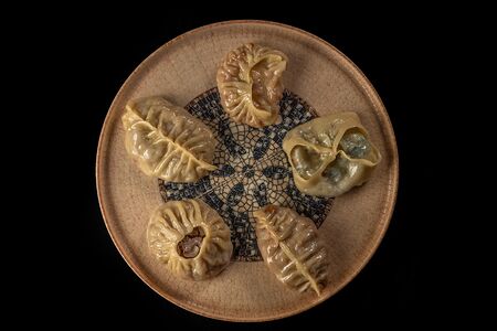 Манты с сыром сулугуни и шпинатом (1 шт.)