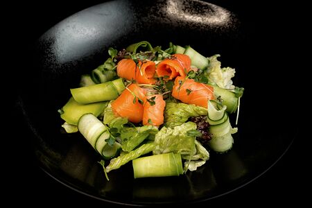 Салат со слабосоленой сёмгой