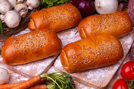 Сэндвич горячий Колбаса докторская, грибы, овощи