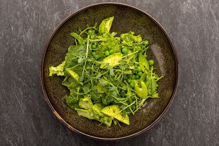 Большой зелёный салат