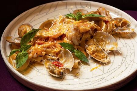 Паста с вонголе и мини-осьминогами