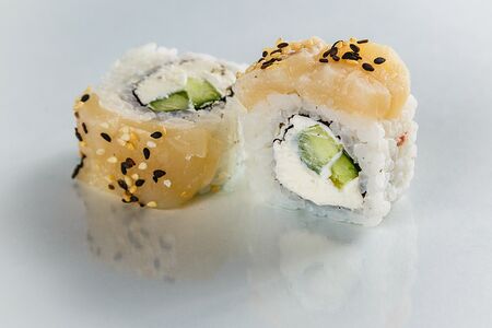 Ролл Филадельфия с гребешком