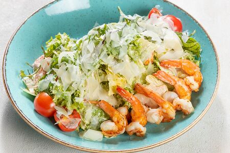 Салат Цезарь с креветкой
