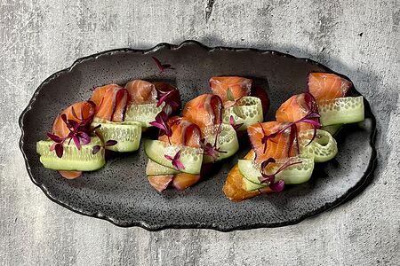 Брускетта с лососем и кремом из авокадо