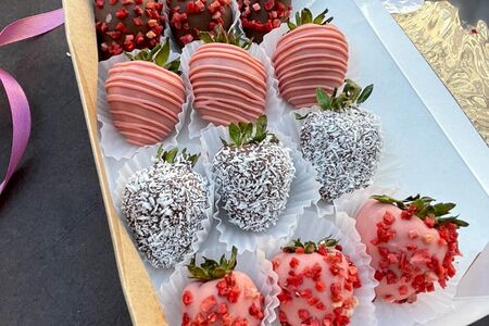 Набор клубники в шоколаде Яркий вкус 12 ягод