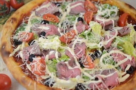 Пицца с Ростбифом и с соусом Тунец