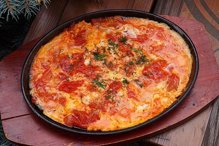 Яичница с помидорами