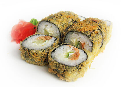 Жареный ролл с лососем