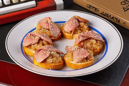 Бутерброды с утиной грудкой и конфи из апельсина