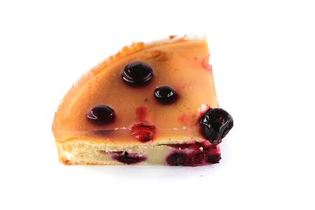 Шарлотка с ягодой