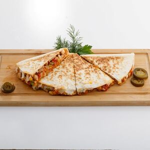 Кесадилья с курицей и овощами