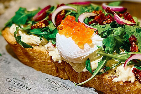 Брускетта с крабом