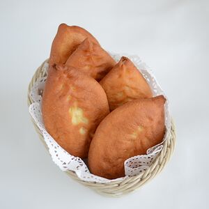 Жареный пирожок с картошкой