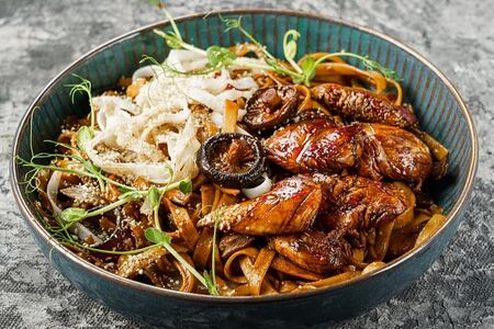 Рисовая лапша с курицей