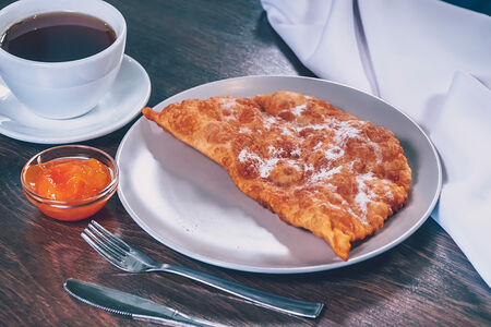 Чебурек с абрикосовым джемом