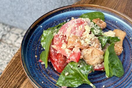 Салат с цыплёнком, шпинатом и кускусом