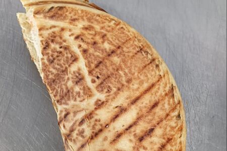 Пицца с грибами и сыром