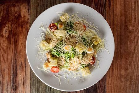 Салат Цезарь с курицей