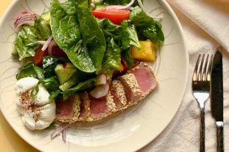 Салат с тунцом