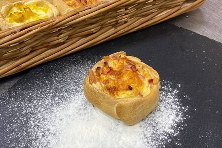 Перепечки с сыром и ветчиной