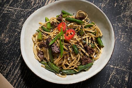 Удон с говядиной в устричном соусе