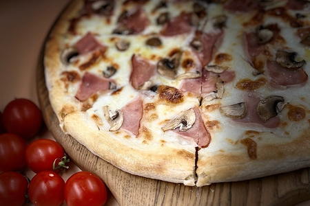 Пицца с ветчиной и грибами 500гр