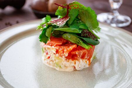 Тартар из дикого лосося и краба