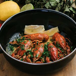 Вареный рак с соусом Том Ям (средне-крупный)