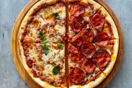 Пицца Пепперони - Маргарита (половинки) 32см