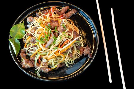 Яичная лапша с говядиной