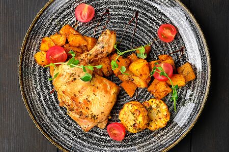 Куриные кармашки и овощи печёные