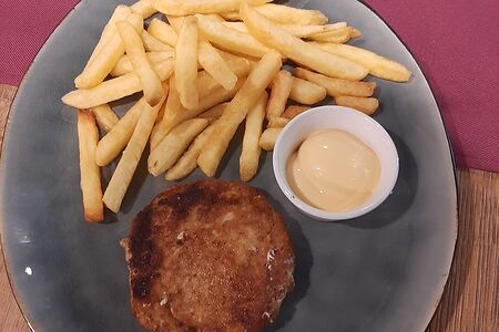 Куриная котлетка с фри