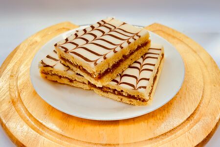 Пирожное песочное с помадой