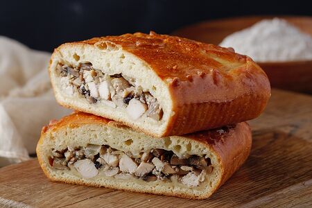 Пирог с курицей и грибами