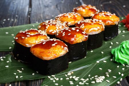 Запеченный ролл с крабом