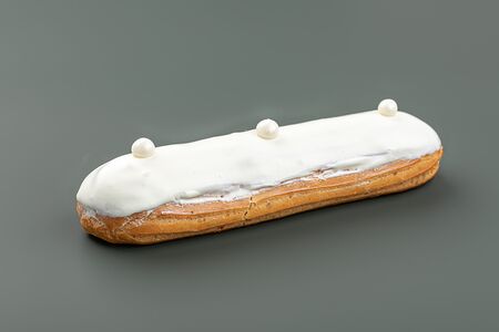 Эклер ванильный