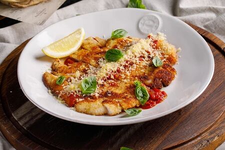 Шницель куриный с томатным соусом